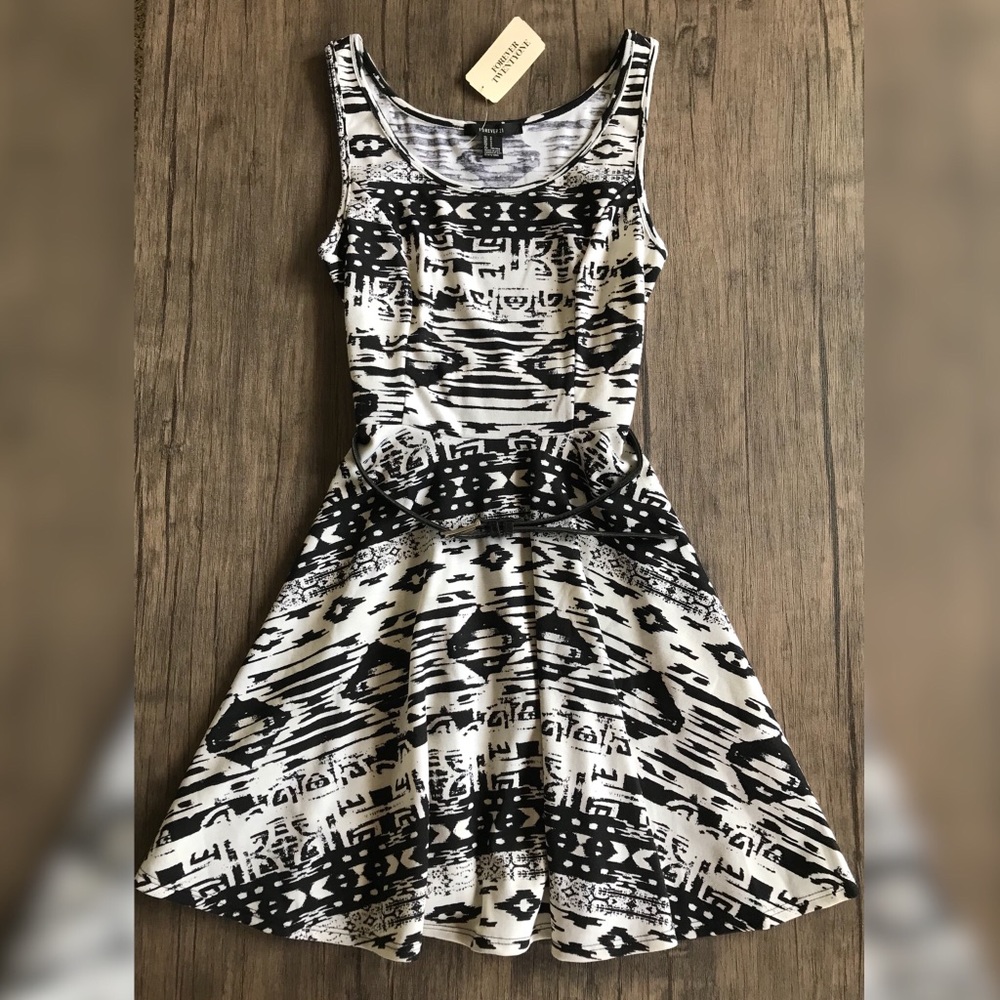 ABSTRACT DRESS WITH BELT